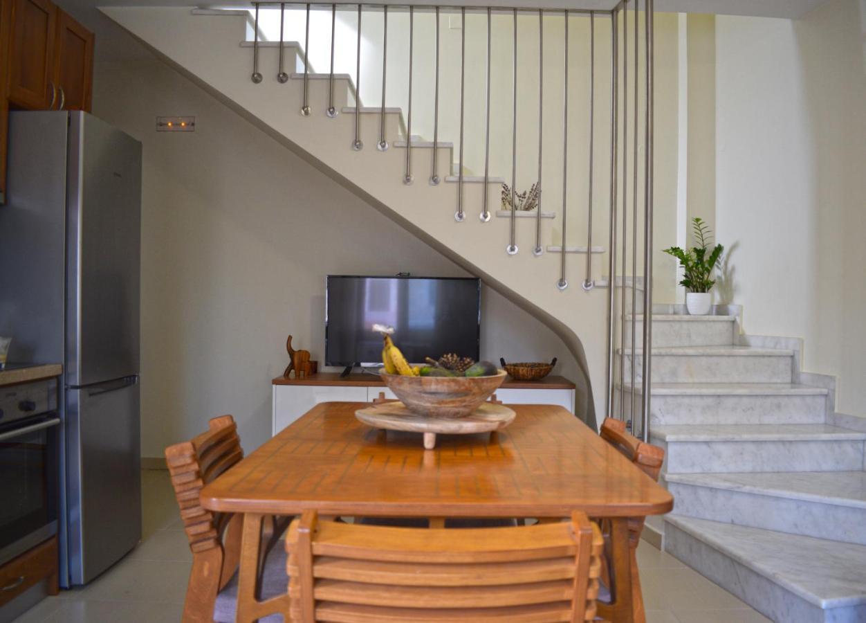 Four Seasons Homes * Stalos